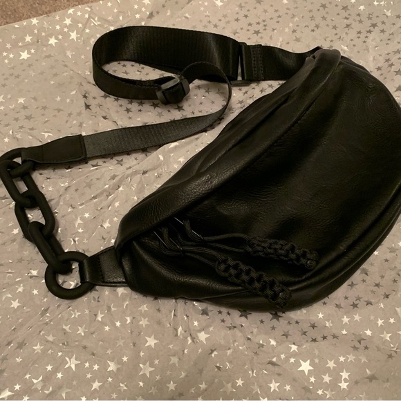 Sling bag w/ chain detail - Picture 4 of 10